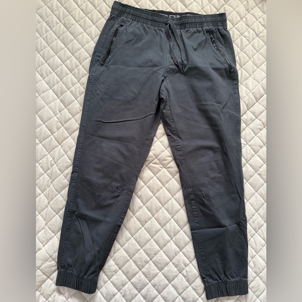 Men’s Under Armour grey jogger pants size XL